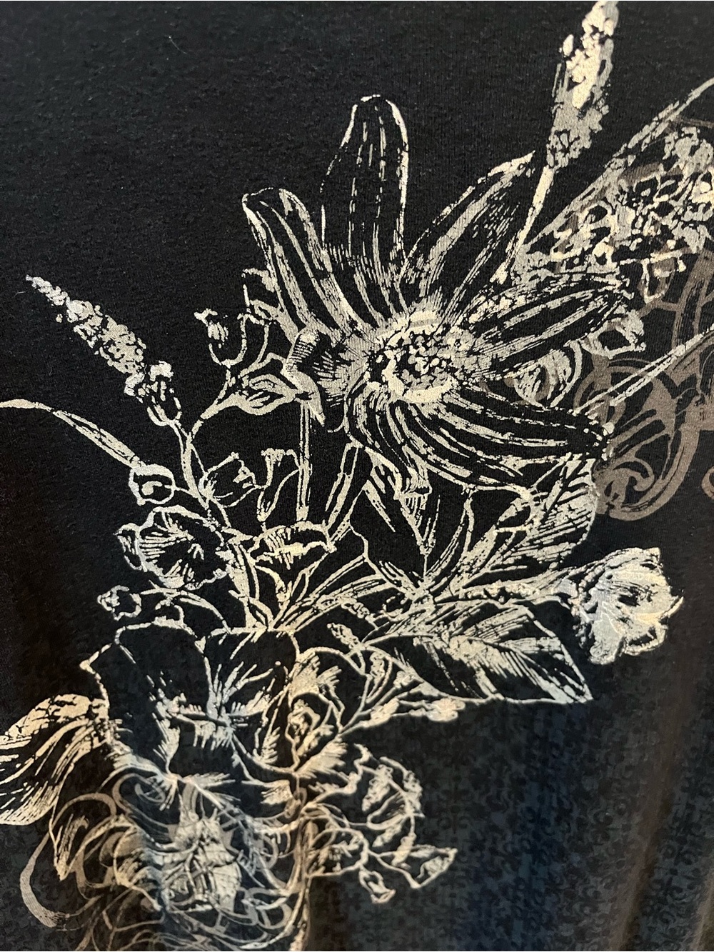 a.n.a Black Short Sleeve Top with Silver Floral Print Size 1X - Picture 2 of 6